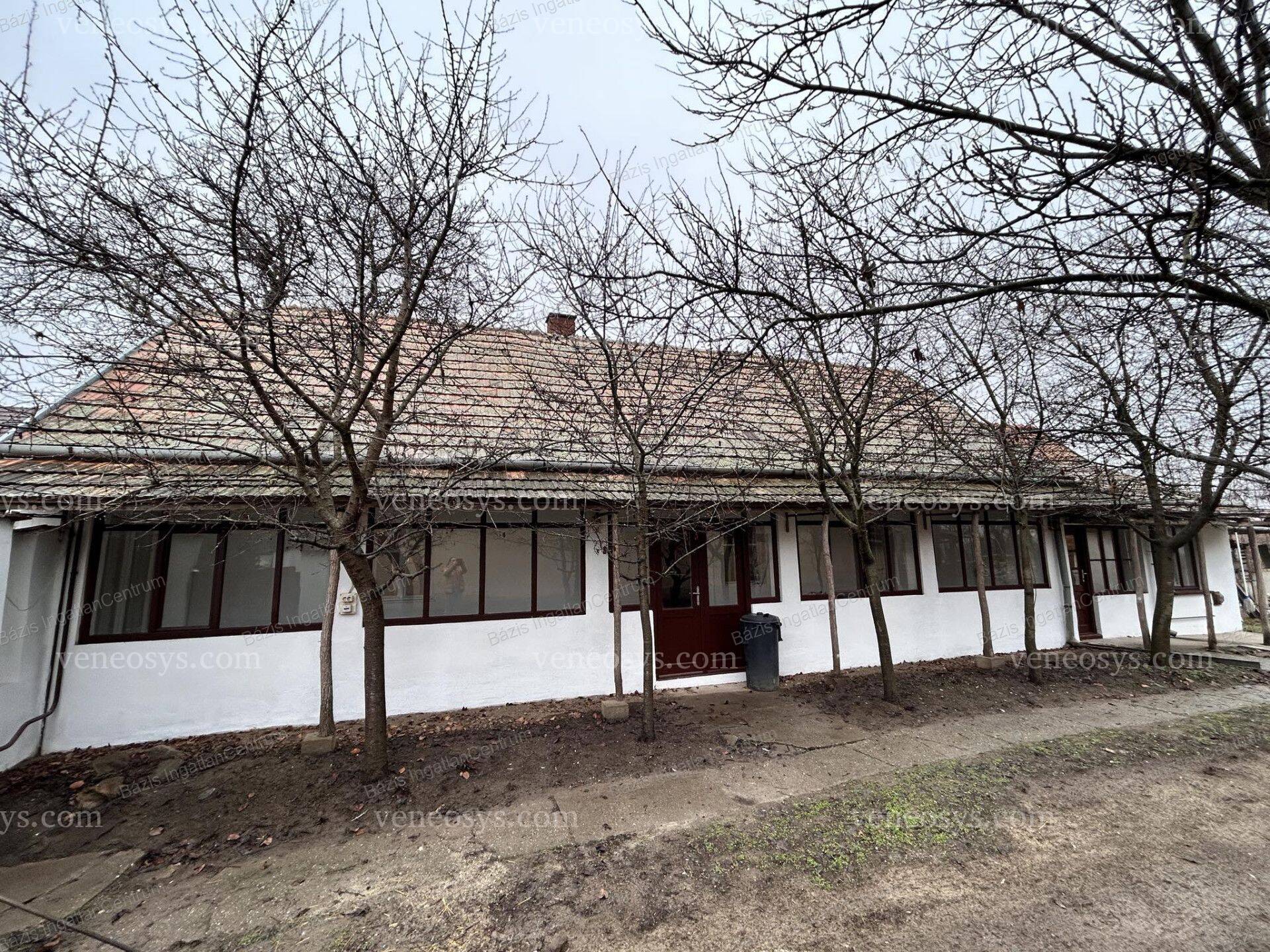 Ingatlan